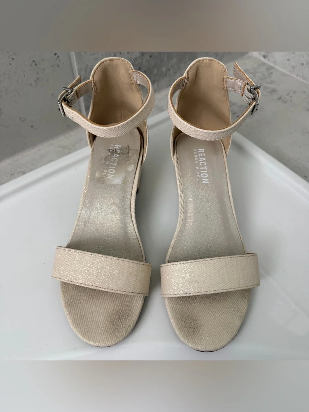 Reaction Kenneth Cole Girls Neutral Beige Ankle Strap Block Heel Sandals Size 1